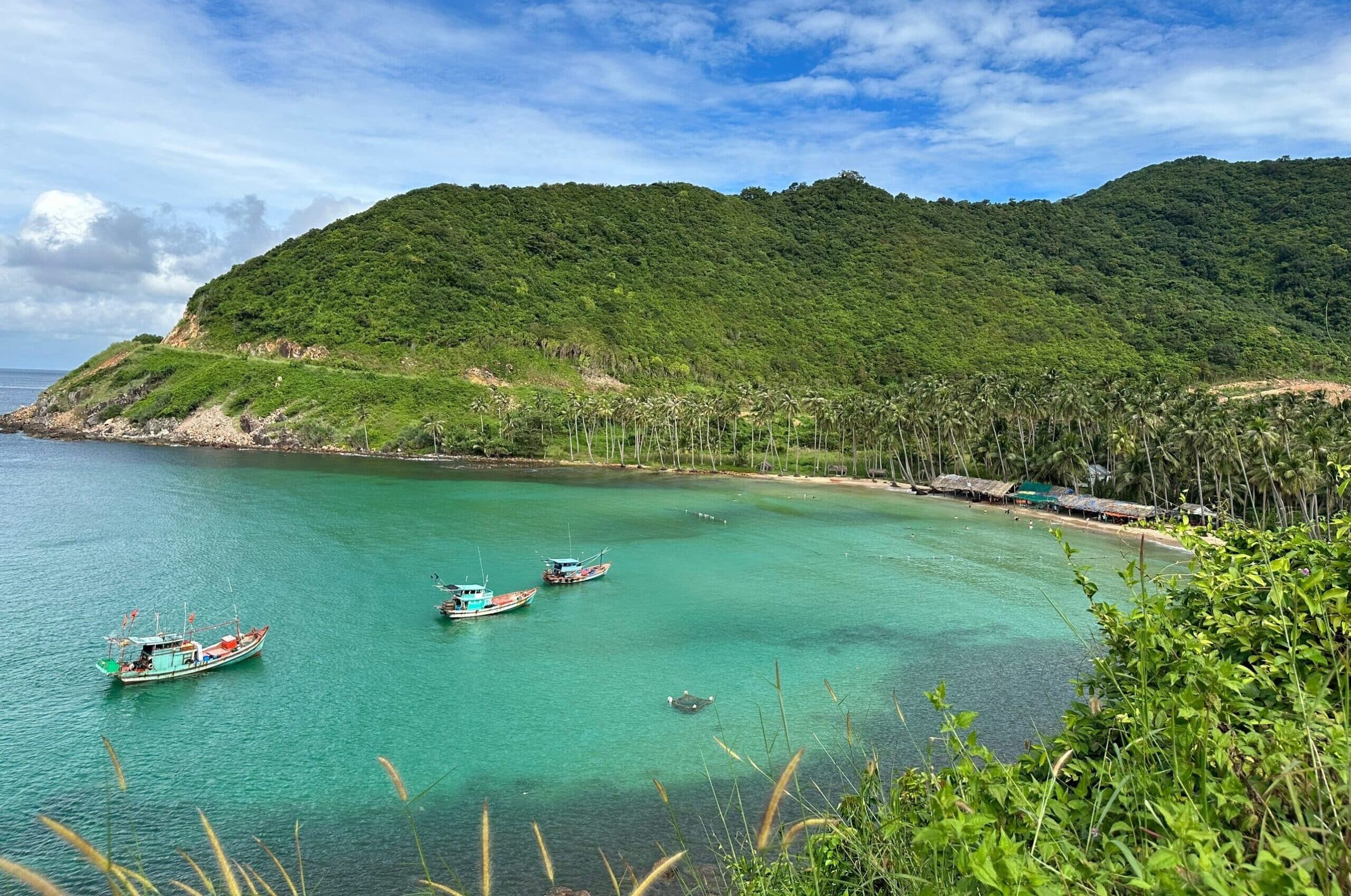 Vịnh biển xanh tại Nam đảo Phú Quốc